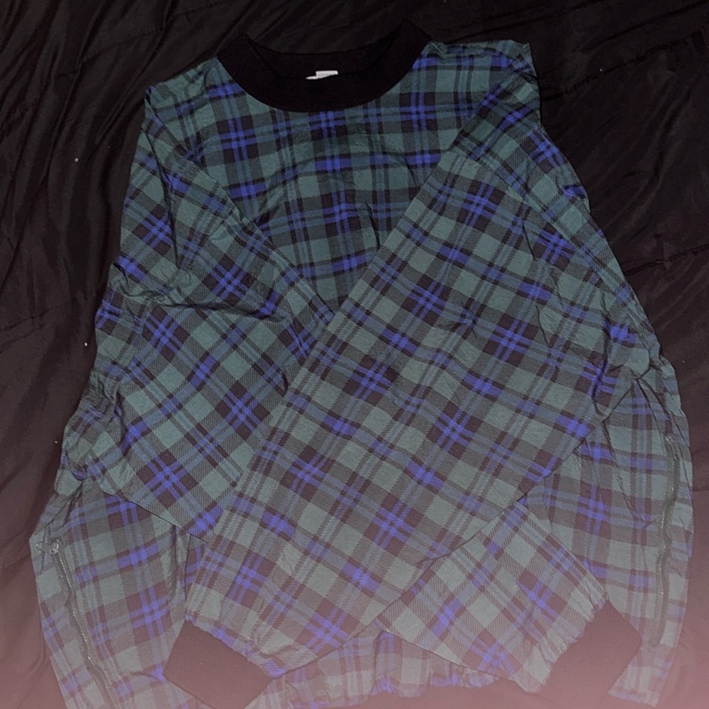Izod pullover/windbreaker